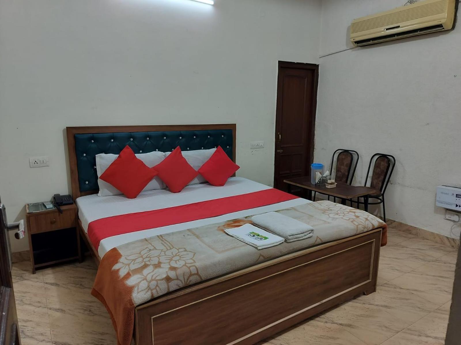 Hotel Holiday Inn Paradise Chandīgarh Exterior foto